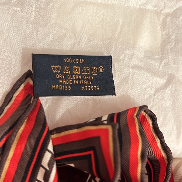 Louis Vuitton silk square - Picture 9 of 9
